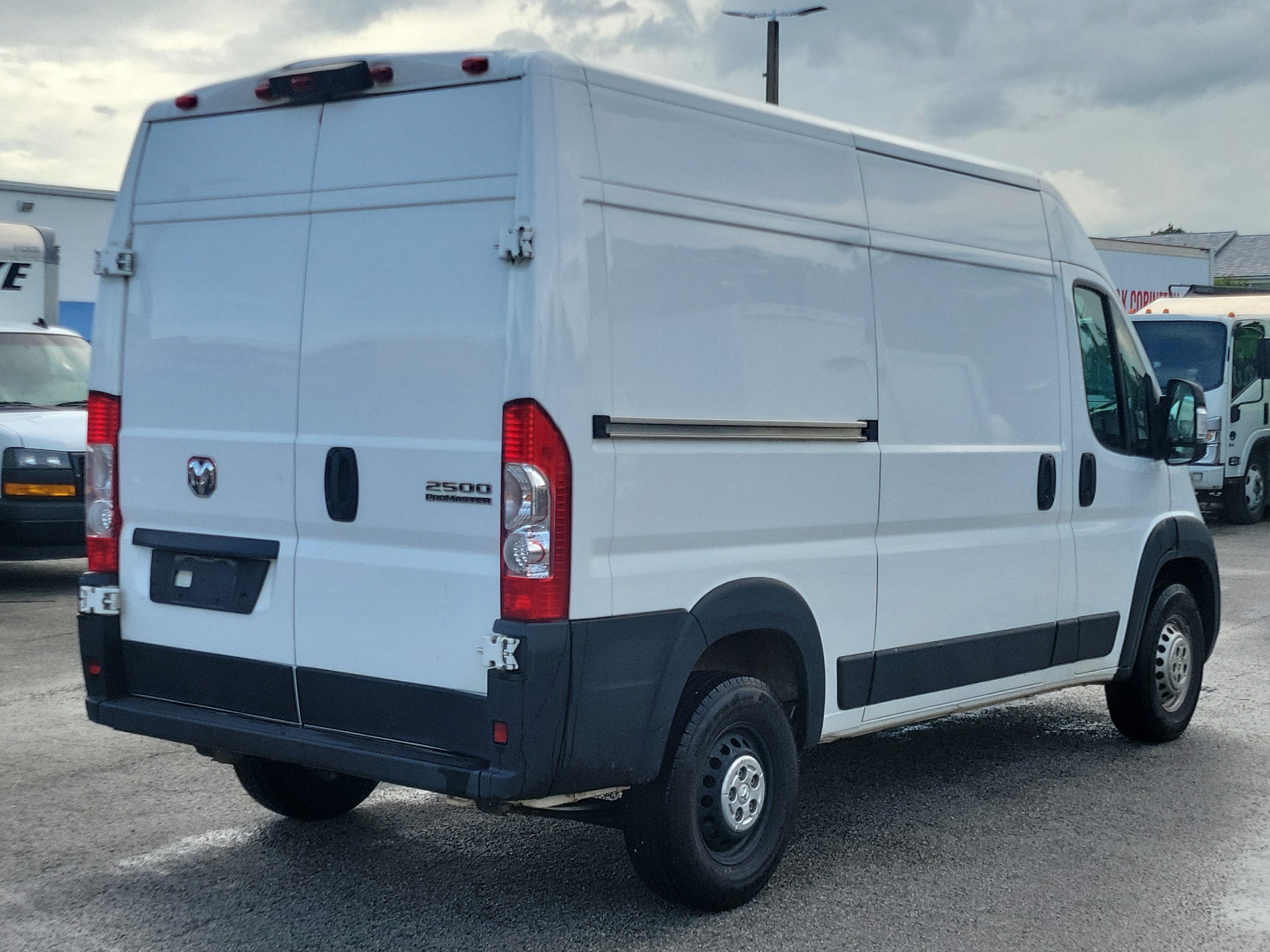 Used 2024 RAM ProMaster 2500 w/ Convenience Group FWD image 5