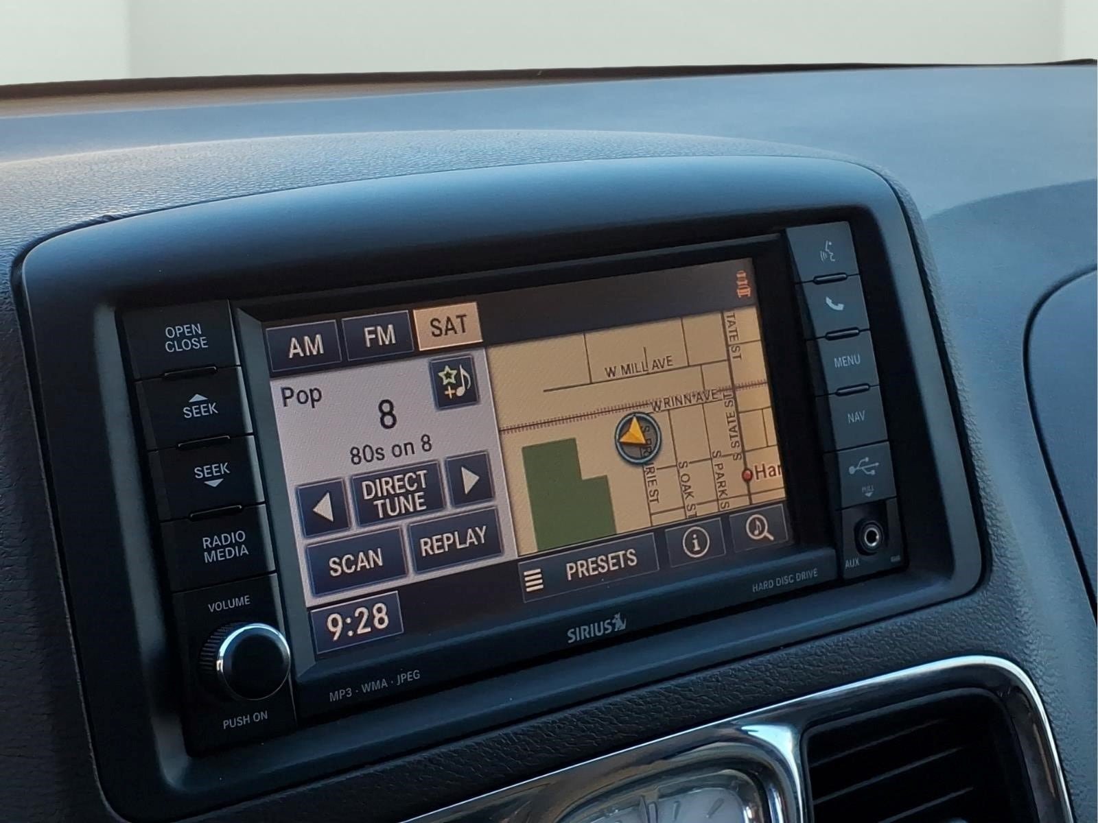 Used 2013 Chrysler Town & Country Touring-L w/ Driver Convenience Group FWD image 11