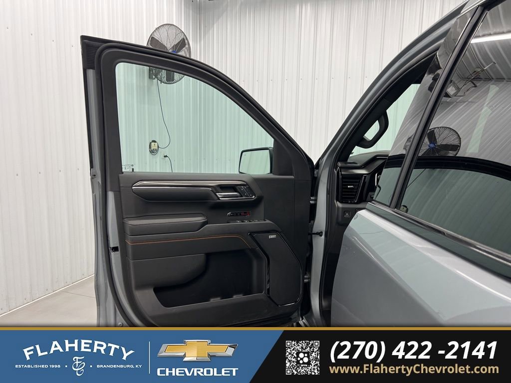 Used 2024 GMC Sierra 1500 AT4 w/ Technology Package image 8