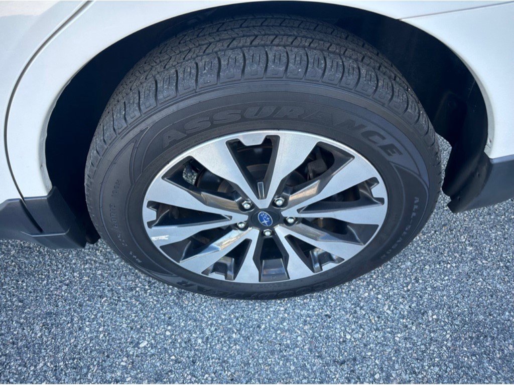 Used 2016 Subaru Outback 2.5i Limited AWD/4WD image 8