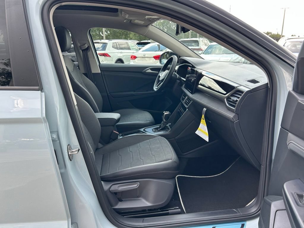 New 2026 Volkswagen Taos SE FWD image 39