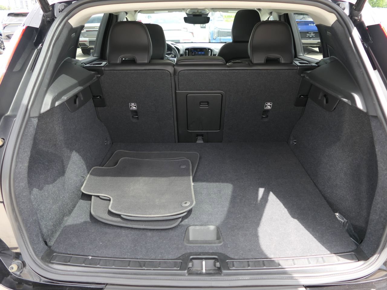 Used 2025 Volvo XC40 B5 Core AWD/4WD image 23