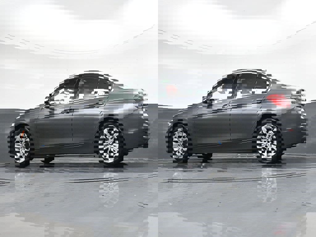 Used 2018 BMW 330i xDrive Sedan w/ Convenience Package image 34