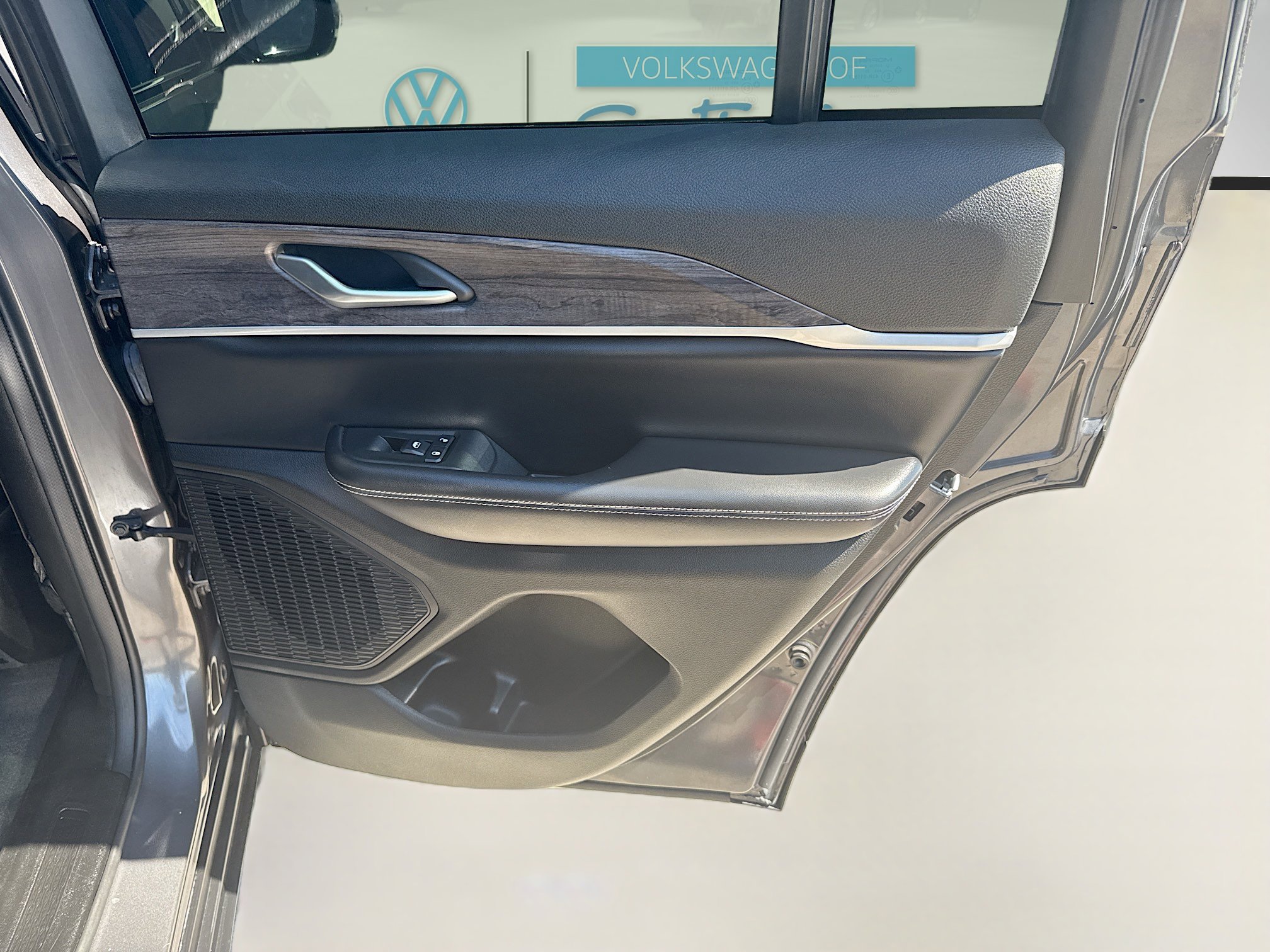 Used 2024 Jeep Grand Cherokee Limited w/ Black Appearance Package image 31