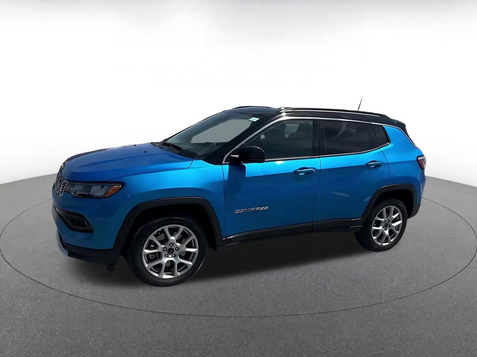 Used 2025 Jeep Compass Limited AWD/4WD image 8