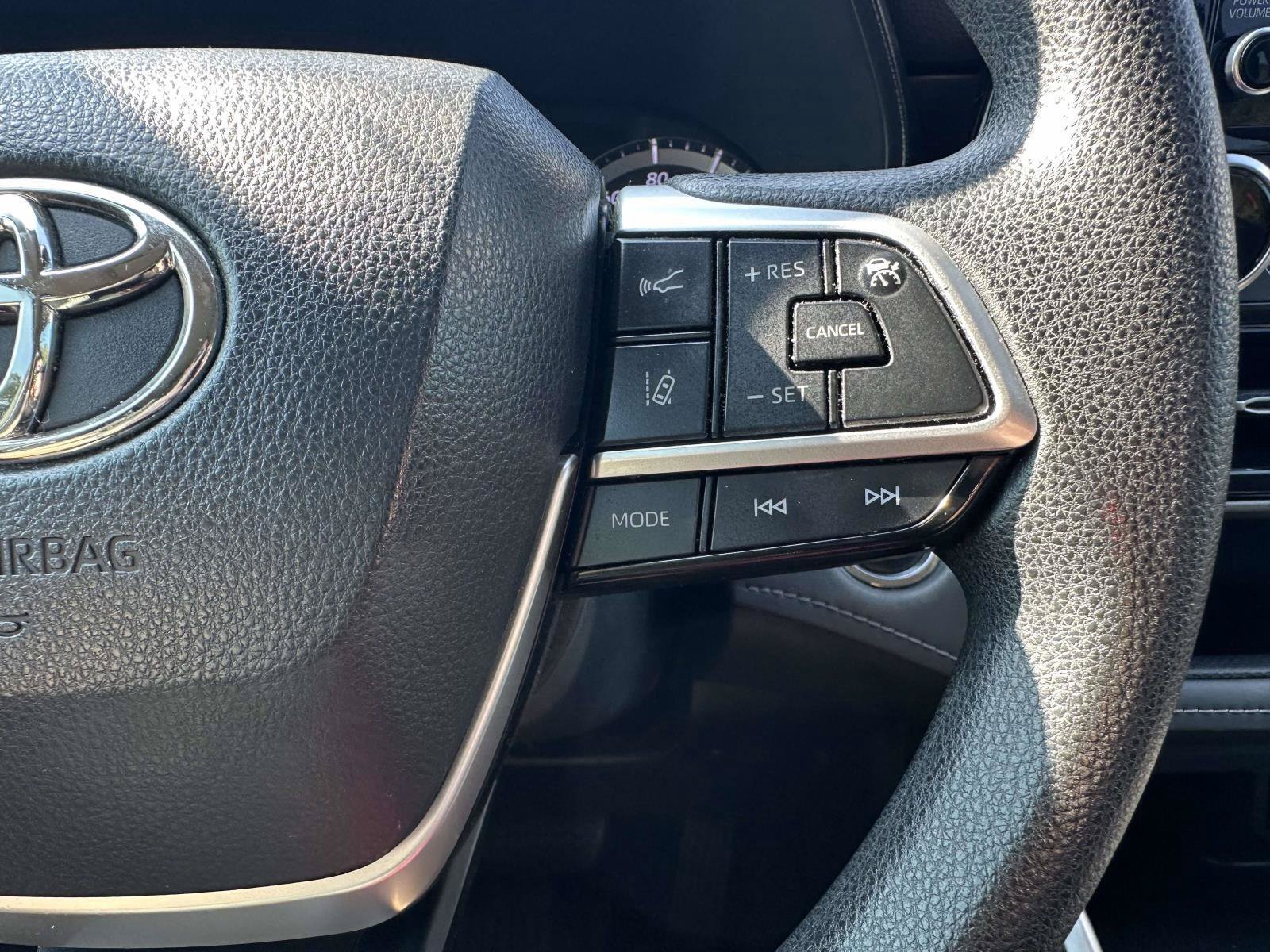Used 2022 Toyota Highlander L FWD image 13
