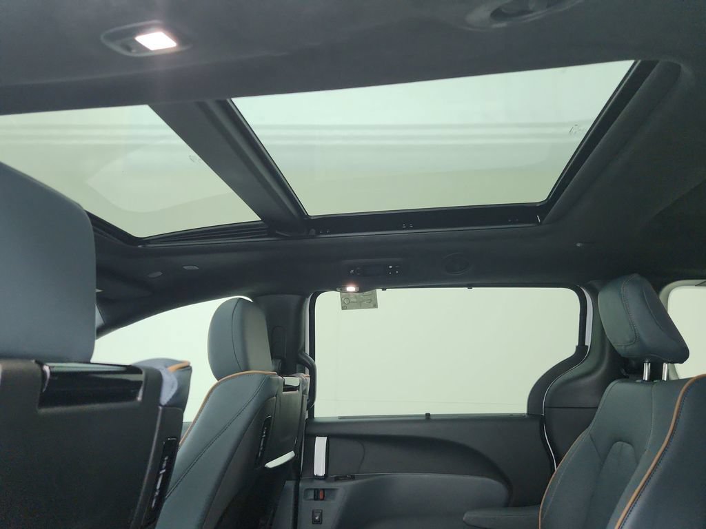 New 2027 Chrysler Pacifica Pinnacle w/ Theater Group AWD/4WD image 29