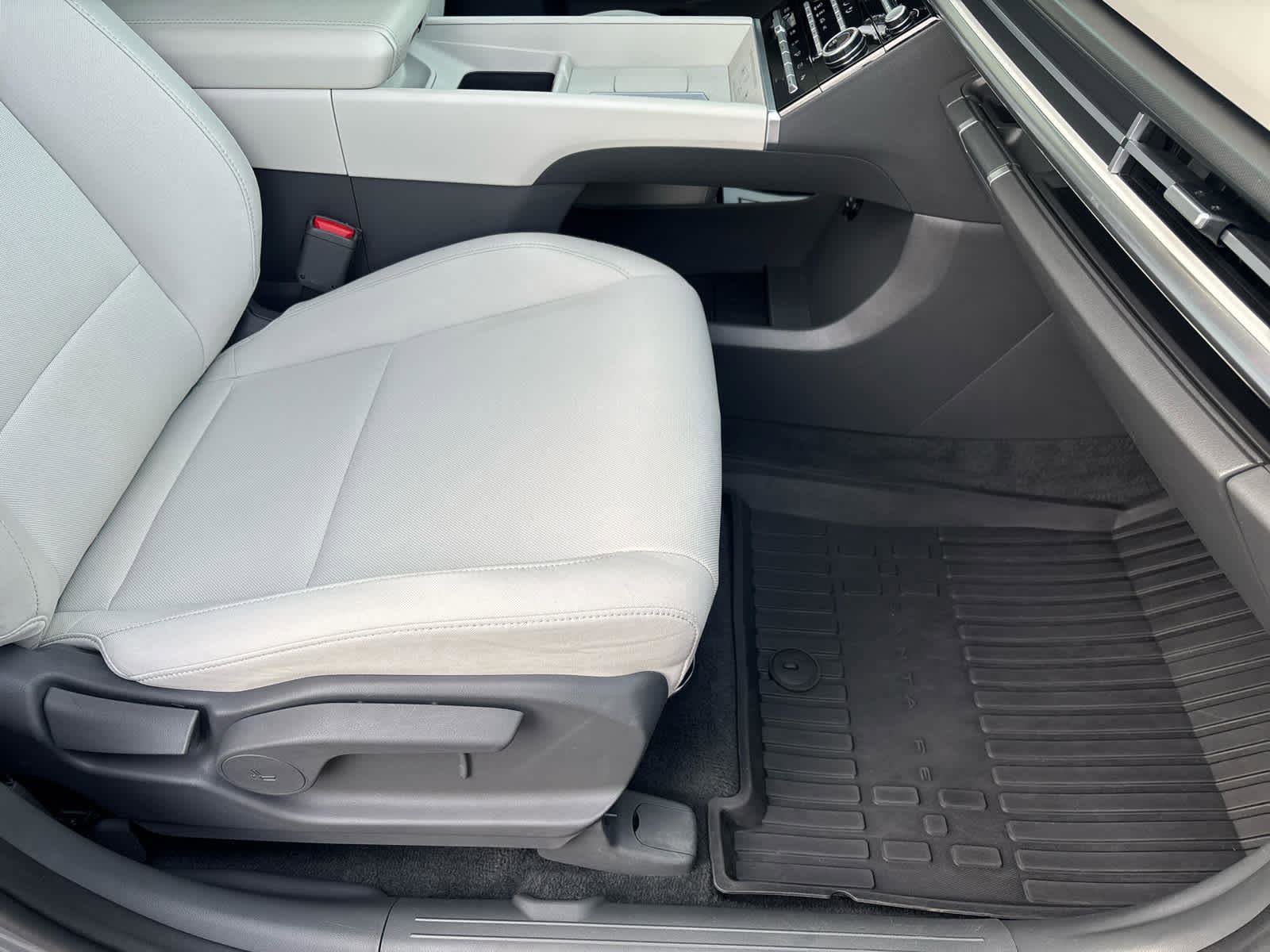 Used 2025 Hyundai Santa Fe SE image 36