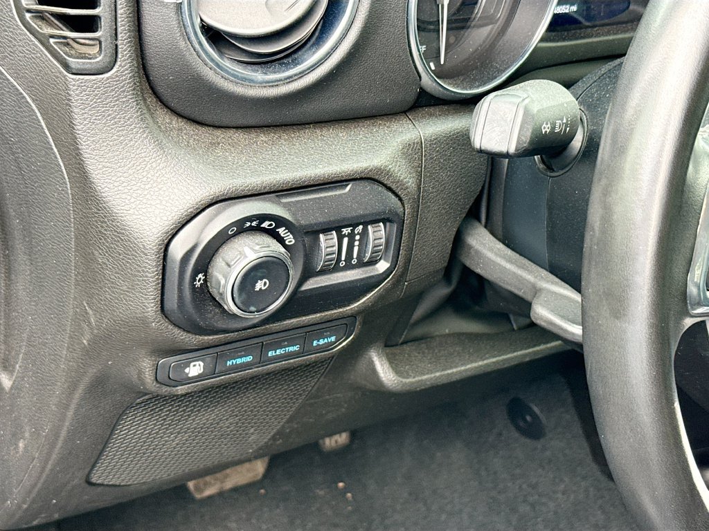 Used 2022 Jeep Wrangler Unlimited Sahara AWD/4WD image 11