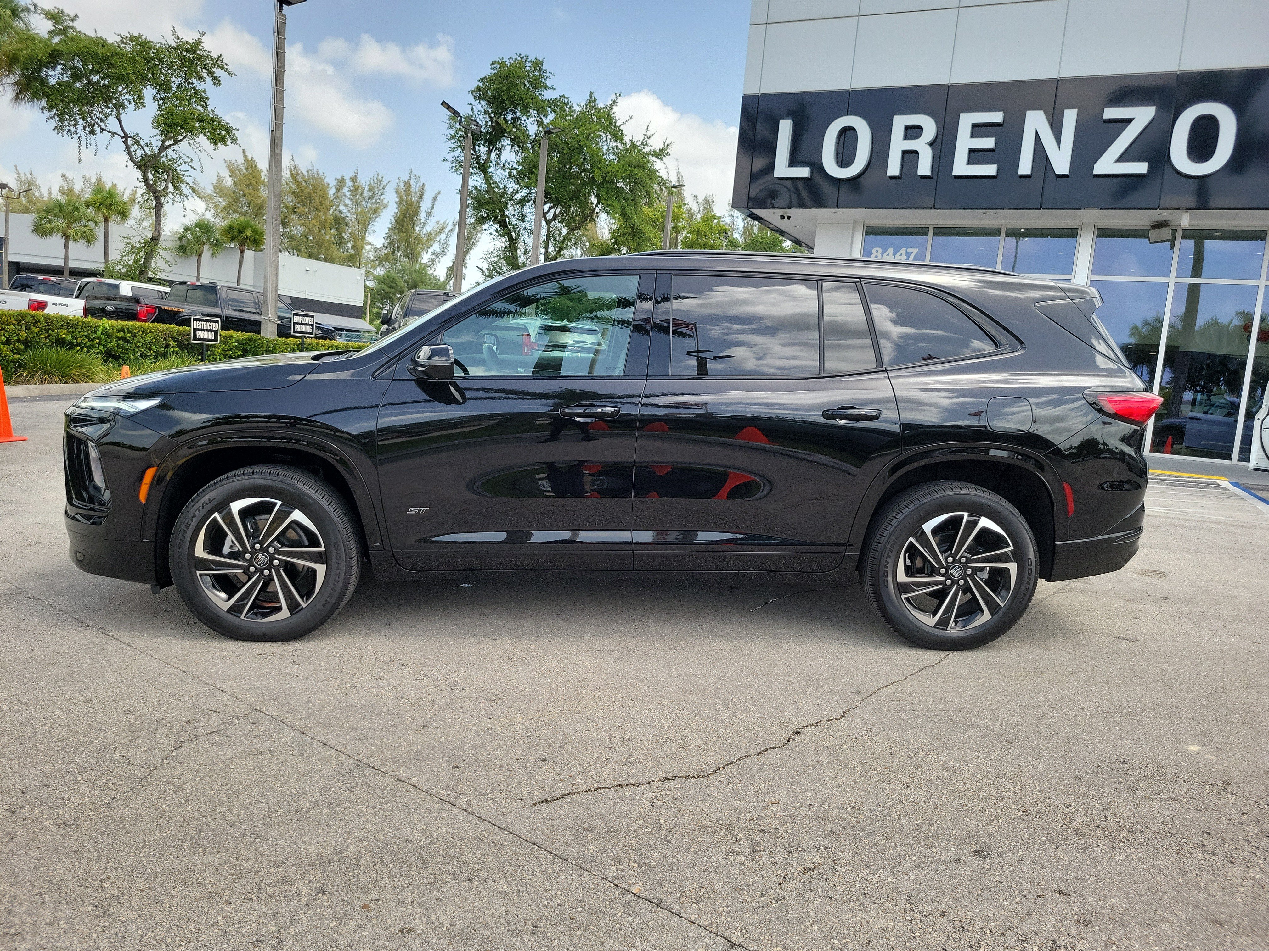 Used 2026 Buick Enclave Sport Touring w/ Power Package FWD image 8