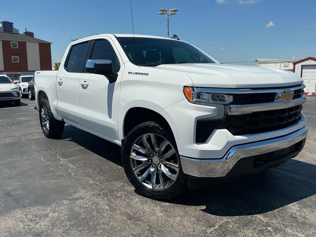 Used 2024 Chevrolet Silverado 1500 LT AWD/4WD image 4