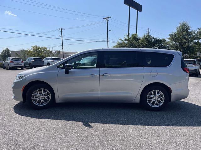 Used 2024 Chrysler Pacifica Touring-L FWD image 6