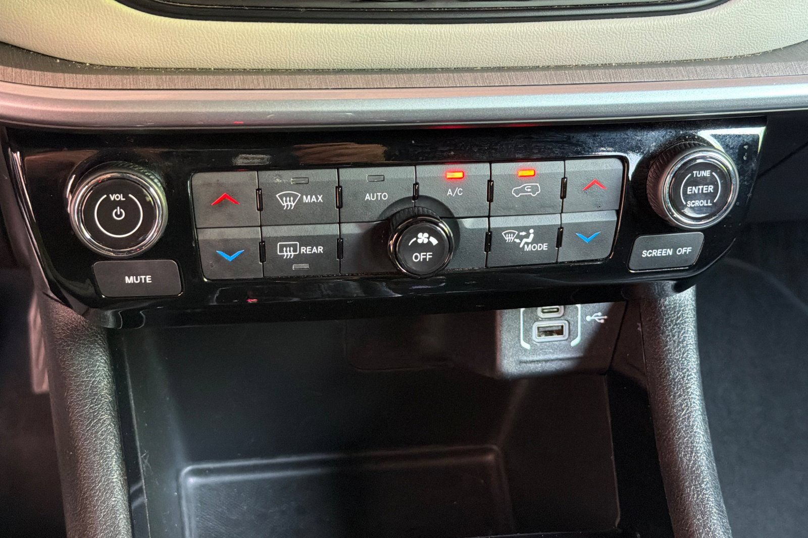 Used 2025 Jeep Compass Limited AWD/4WD image 28