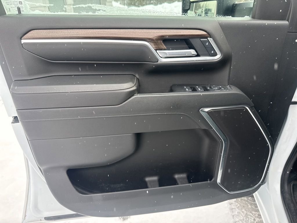 Used 2025 Chevrolet Silverado 3500 LT image 11