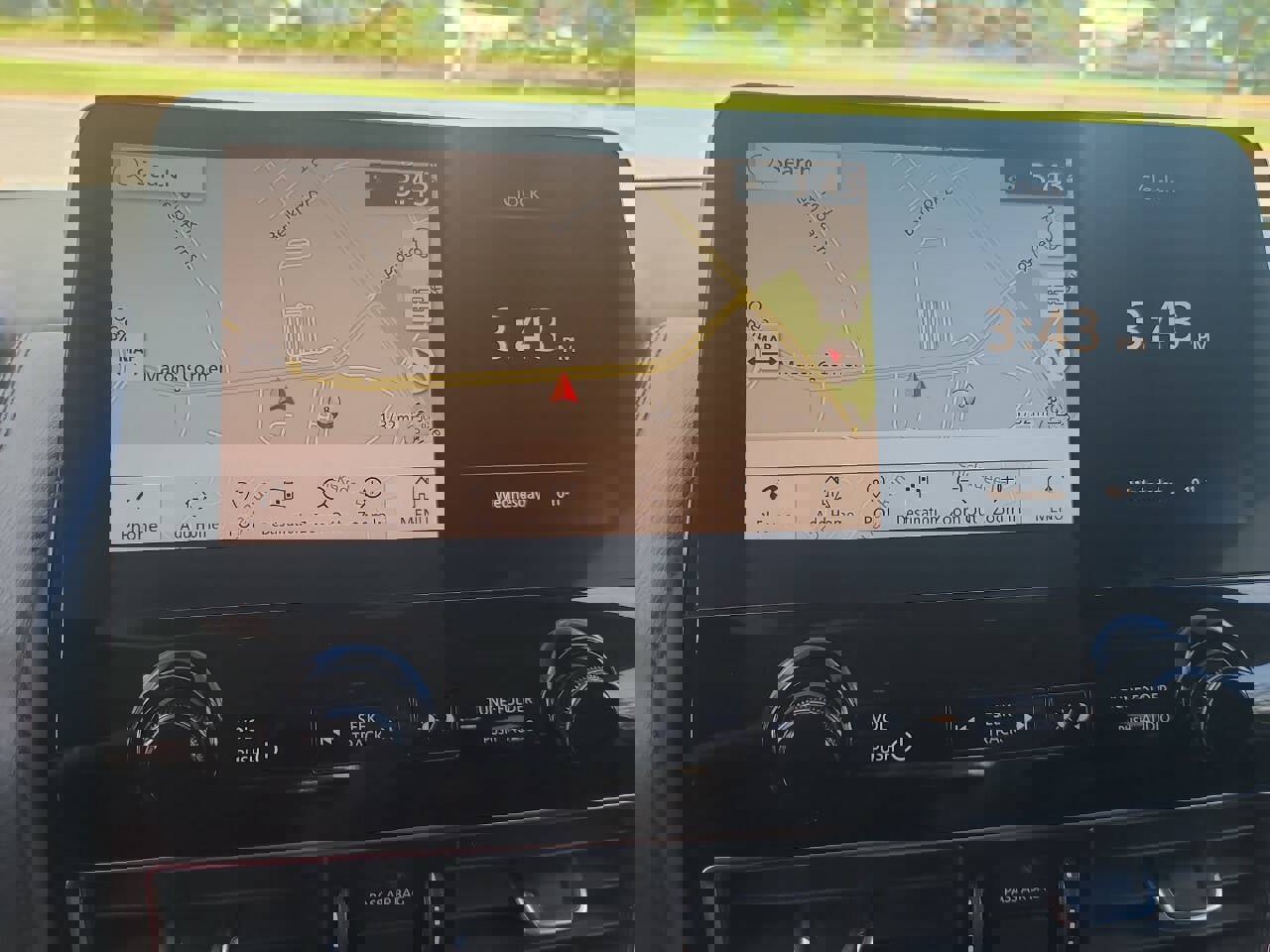 Used 2021 Nissan Armada SL w/ Captain's Chairs Package image 26