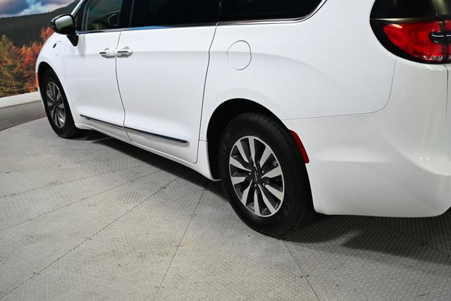 Used 2023 Chrysler Pacifica Limited FWD image 7