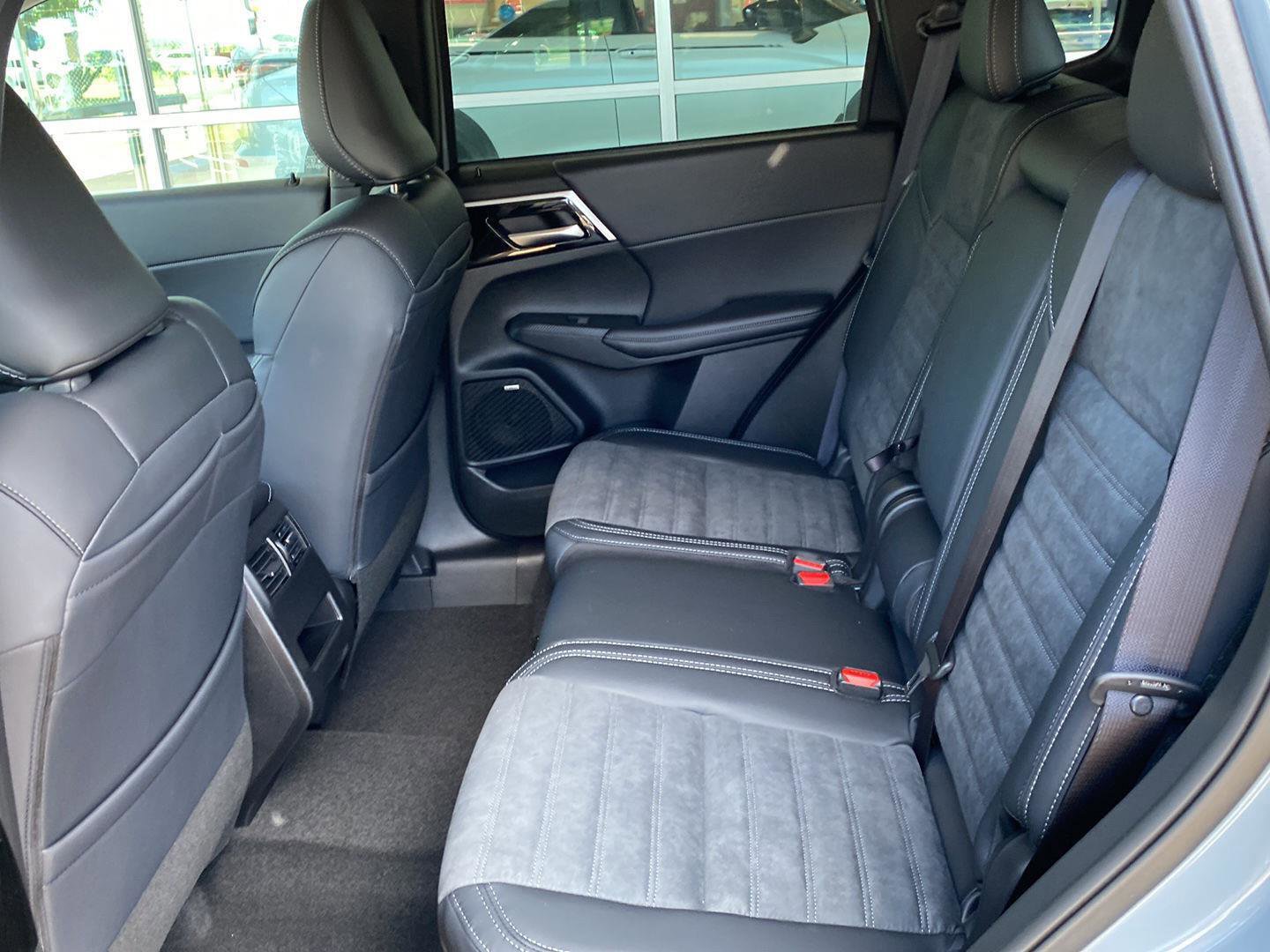 New 2026 Mitsubishi Outlander SE AWD/4WD image 16