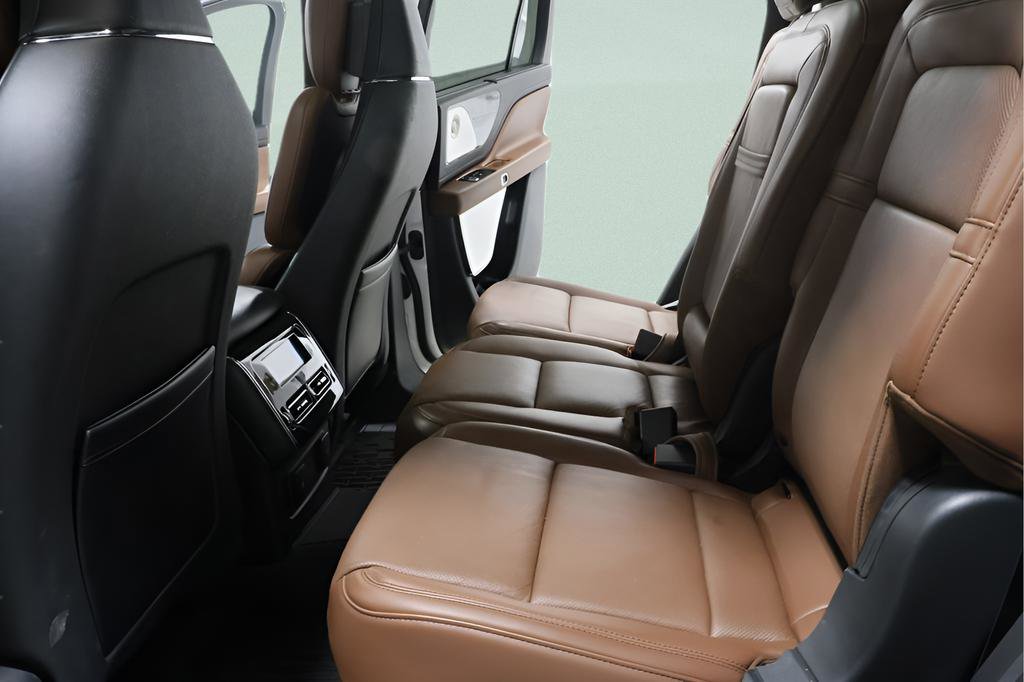 Used 2024 Lincoln Aviator Reserve w/ Equipment Group 201A image 28