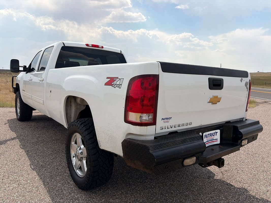 Used 2011 Chevrolet Silverado 2500 LTZ w/ Suspension Package, Off-Road AWD/4WD image 3