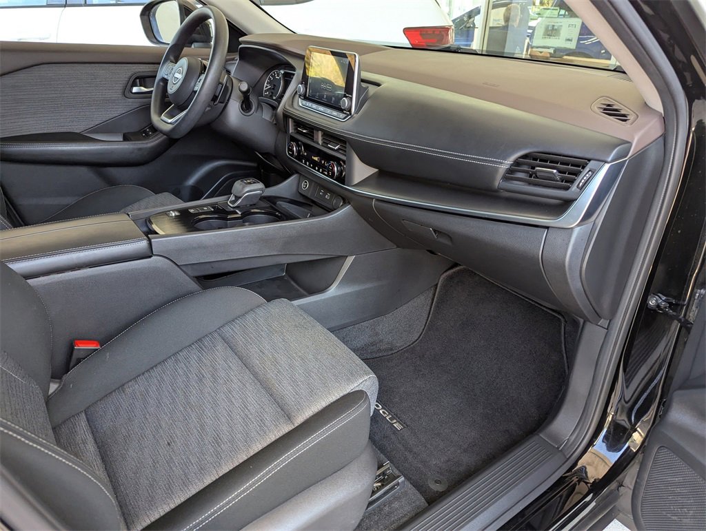 Used 2023 Nissan Rogue SV image 35