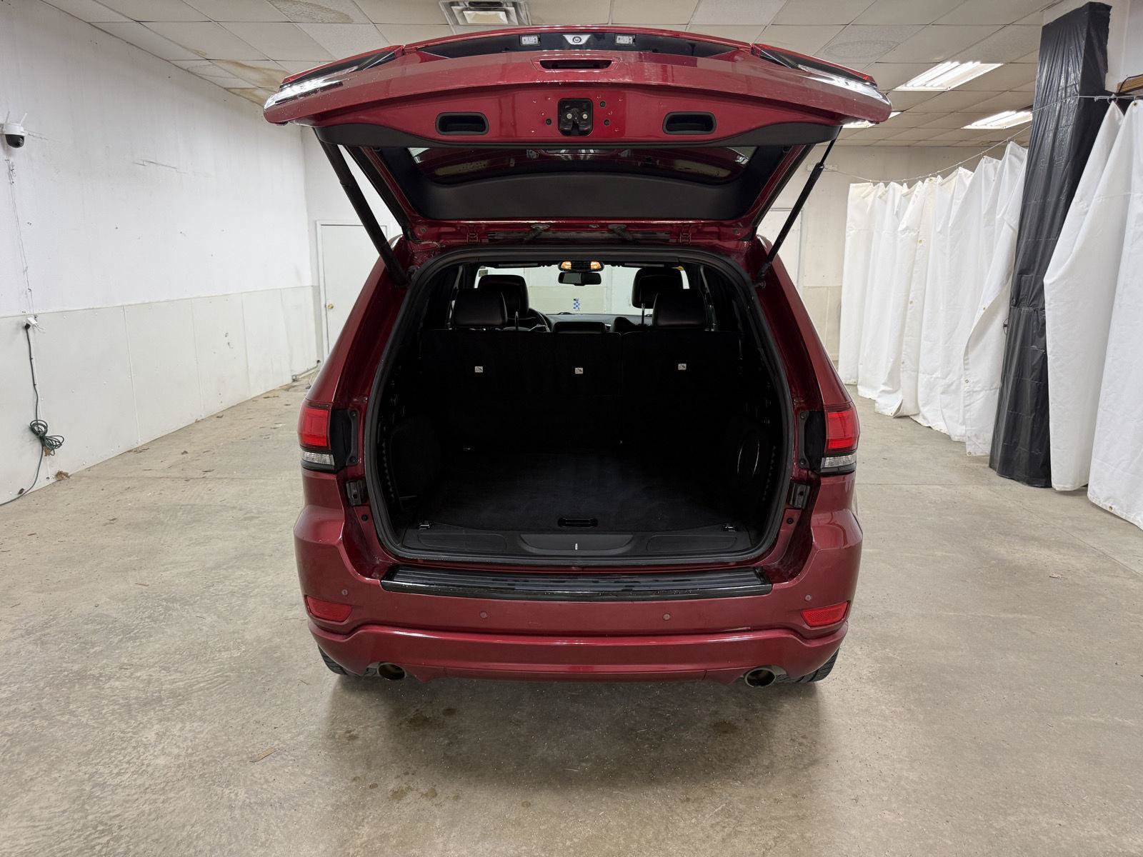 Used 2015 Jeep Grand Cherokee Altitude AWD/4WD image 26