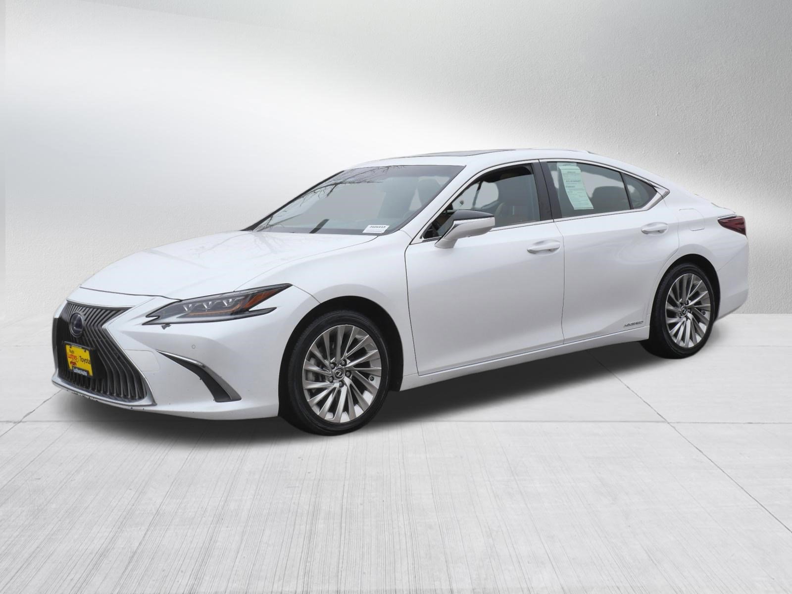 Used 2019 Lexus ES 300h w/ Accessory Package 2 image 3