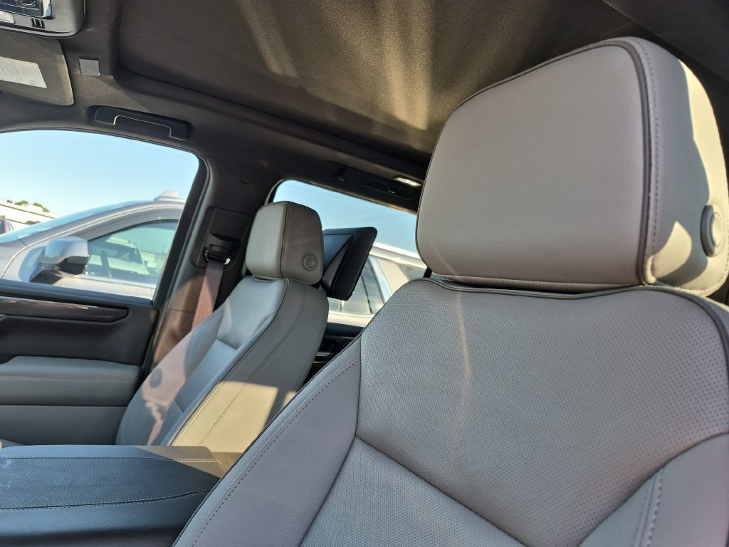 Used 2026 GMC Yukon XL Elevation w/ Elevation Premium Package RWD image 13
