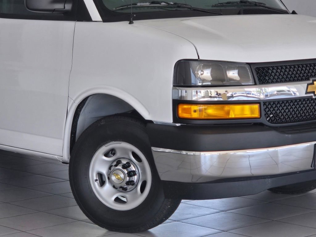 New 2026 Chevrolet Express 2500 Extended w/ Driver Convenience Package RWD image 2