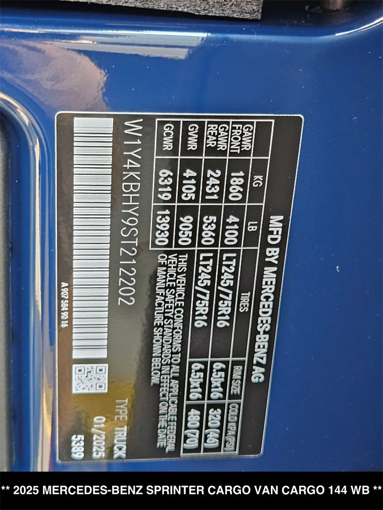 Used 2025 Mercedes-Benz Sprinter 2500 image 18