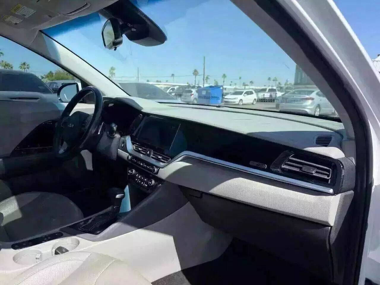 Used 2022 Kia Niro EX Premium image 28