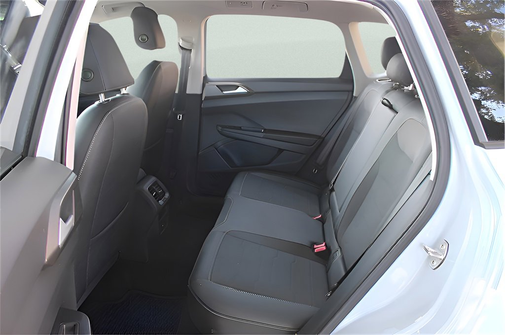 Used 2025 Volkswagen Taos SE image 29