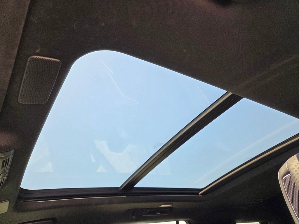 Used 2023 Cadillac Escalade Premium Luxury image 5