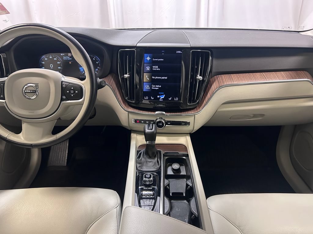 Used 2021 Volvo XC60 T5 Momentum w/ Climate Package FWD image 12