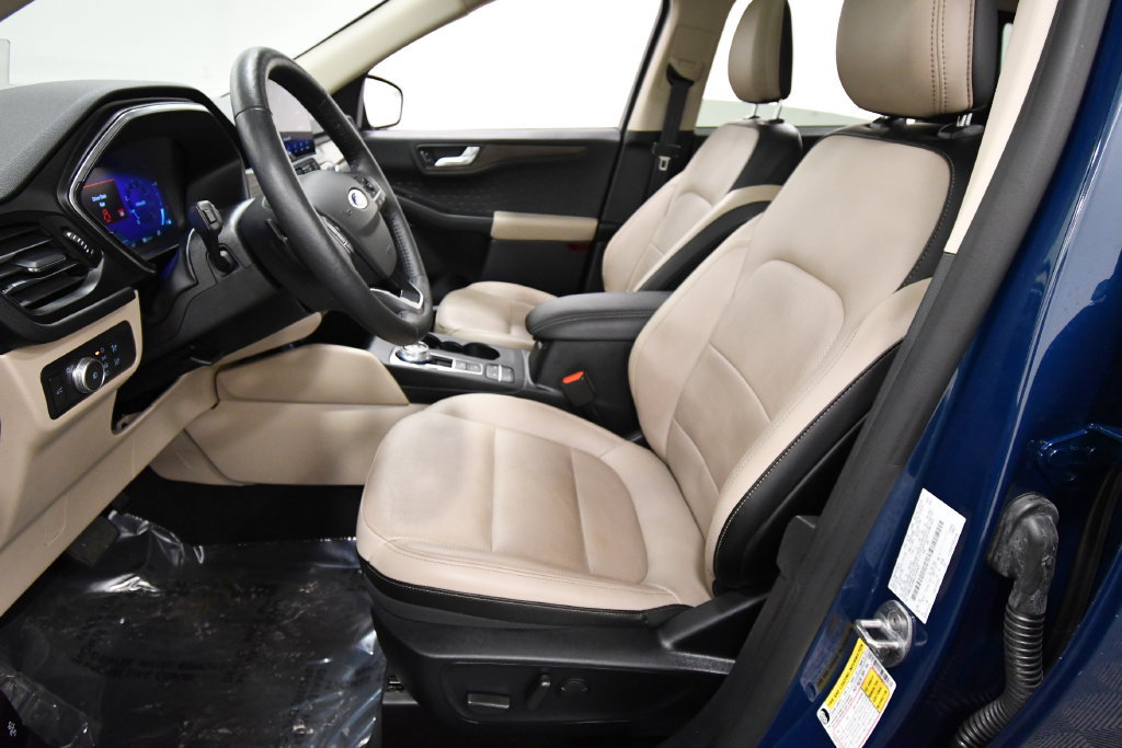 Used 2020 Ford Escape Titanium w/ Titanium Premium Package 2.0 AWD/4WD image 14
