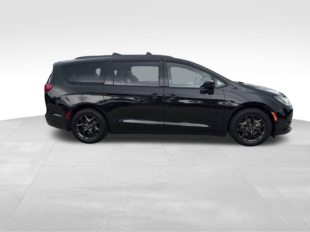 Used 2020 Chrysler Pacifica Touring-L Plus w/ Advanced Safetytec Group FWD image 8