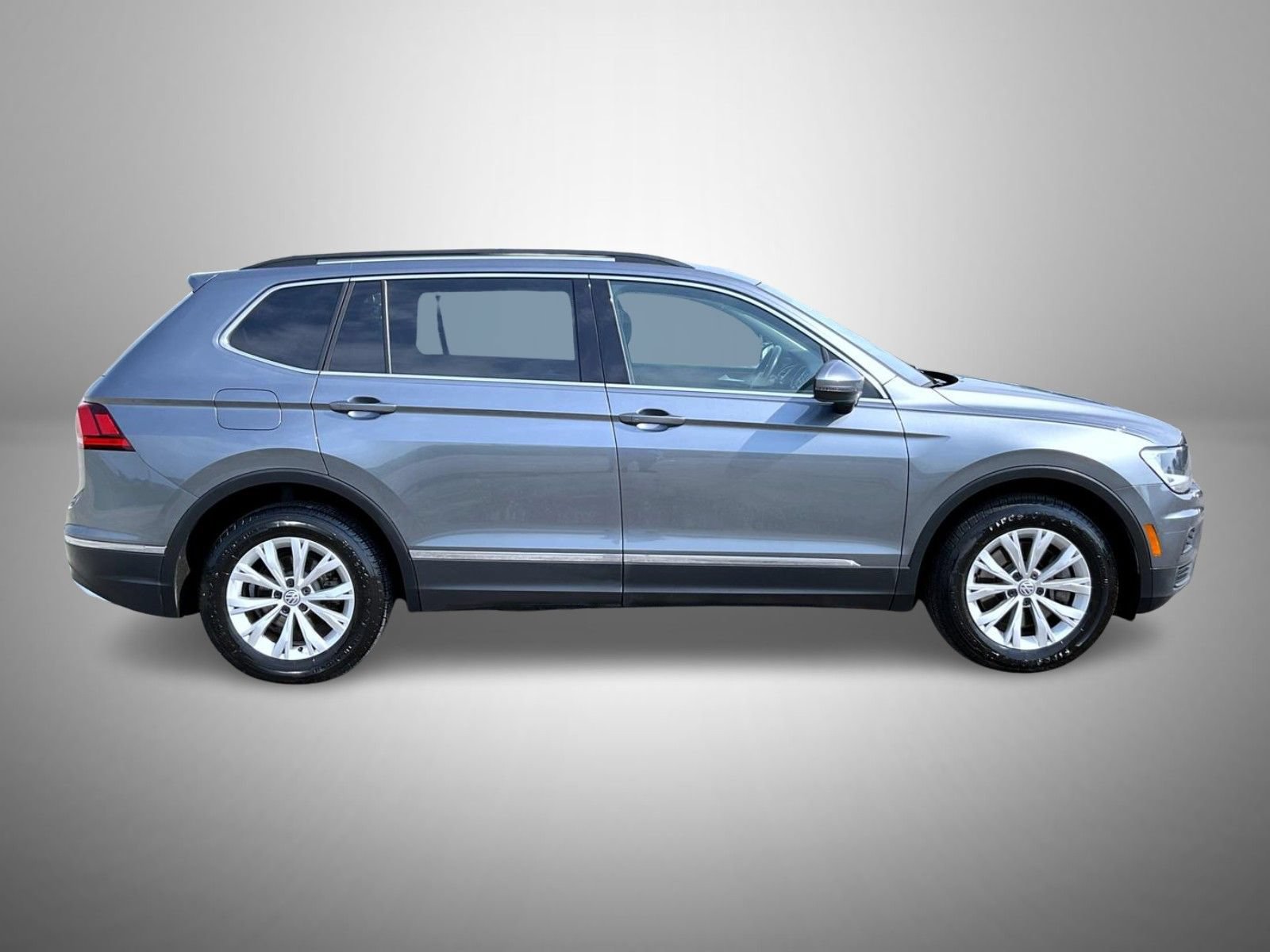 Used 2018 Volkswagen Tiguan SE w/ 3rd Row Seat Package AWD/4WD image 4