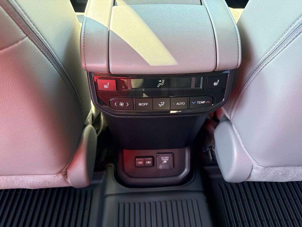 New 2026 Toyota Highlander Platinum image 14