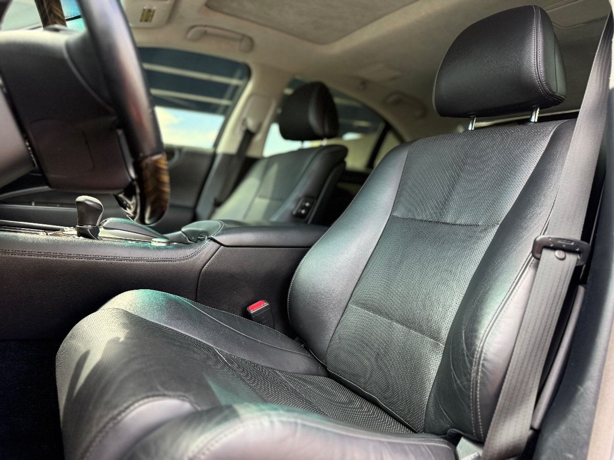 Used 2013 Lexus LS 460 w/ Comfort Pkg RWD image 11