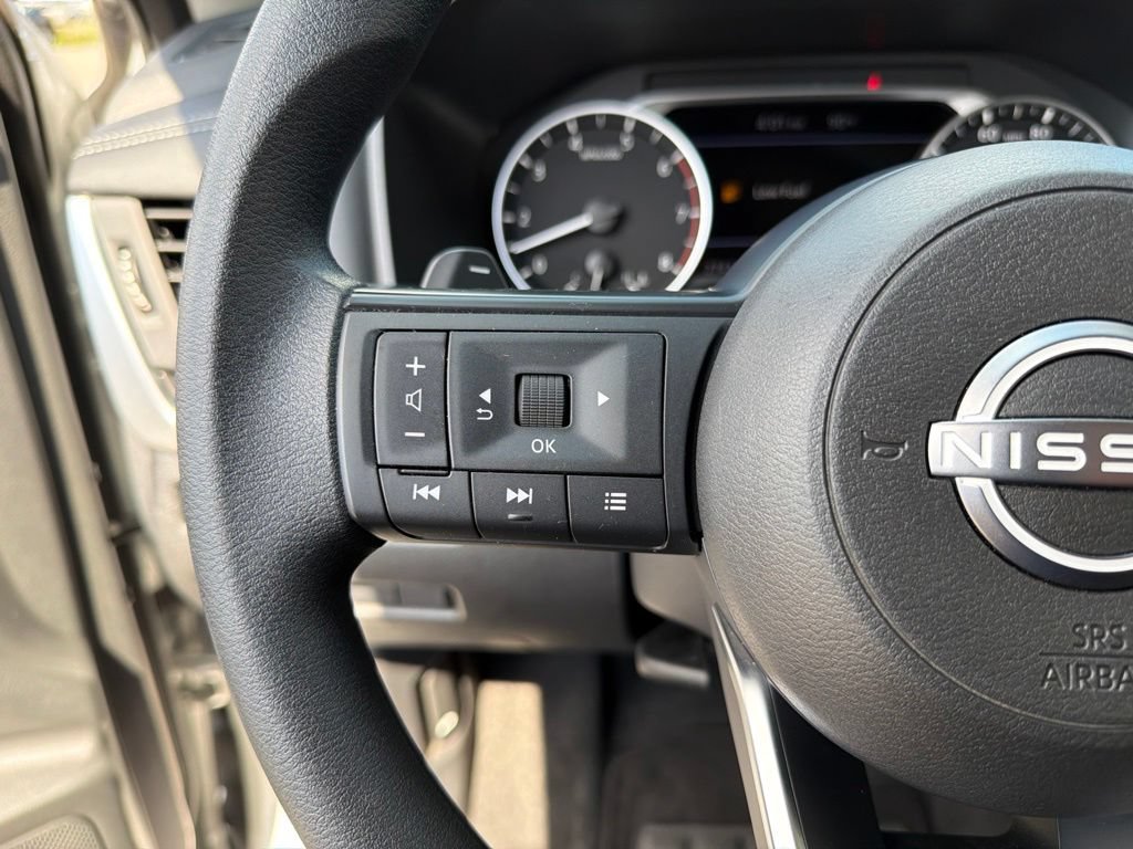 Used 2024 Nissan Rogue S AWD/4WD image 16