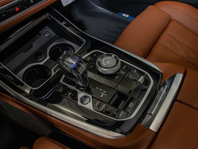 New 2026 BMW ALPINA XB7 AWD/4WD image 17
