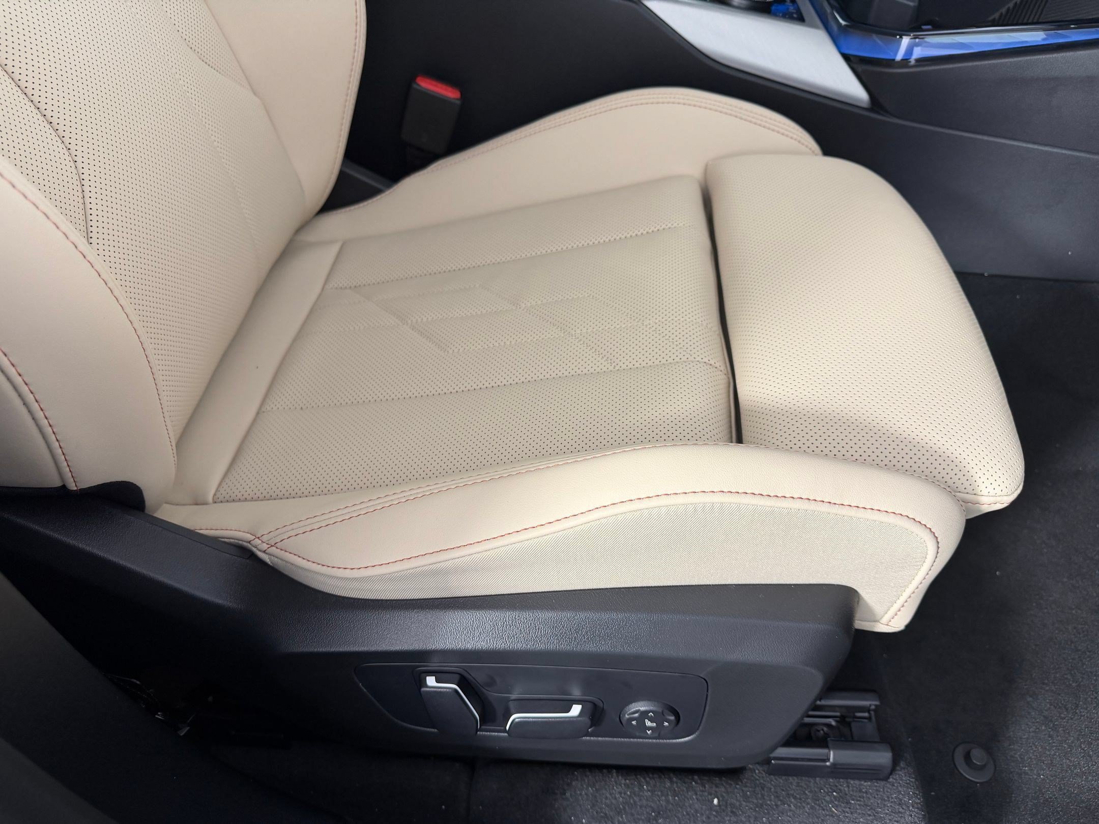 Used 2026 BMW X3 xDrive30i w/ M Sport Package AWD/4WD image 32