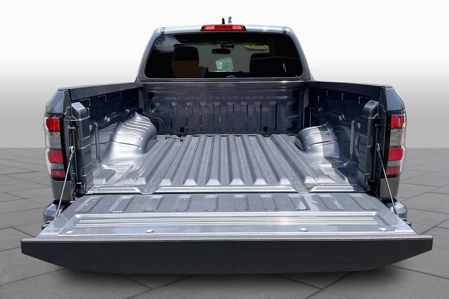 Used 2025 Nissan Frontier SV RWD image 33