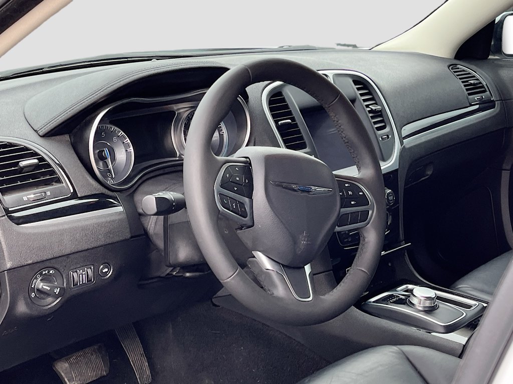 Used 2023 Chrysler 300 Touring L AWD/4WD image 9
