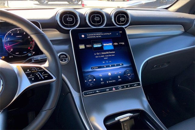 Used 2025 Mercedes-Benz GLC 300 4MATIC image 5