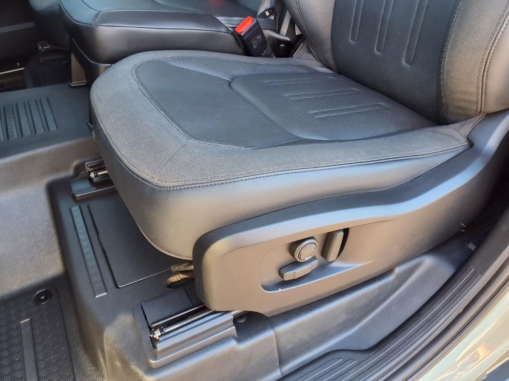 Used 2021 Land Rover Defender 90 First Edition image 27