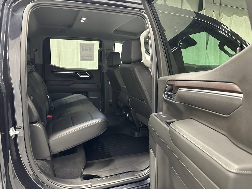 Used 2025 GMC Sierra 1500 SLT AWD/4WD image 52