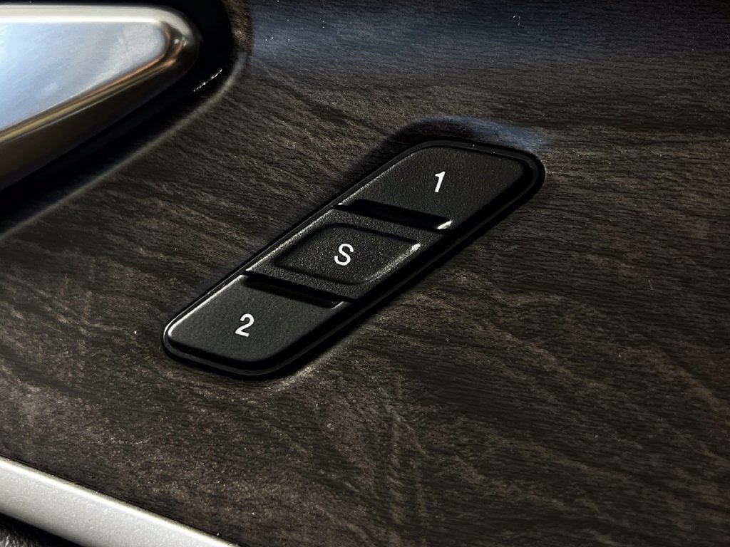 Used 2024 Jeep Grand Cherokee Limited RWD image 16