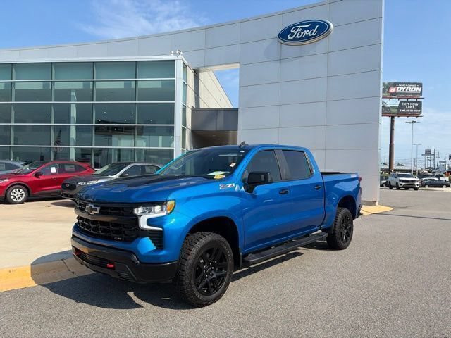 Used 2024 Chevrolet Silverado 1500 LT Trail Boss w/ Convenience Package II AWD/4WD image 1
