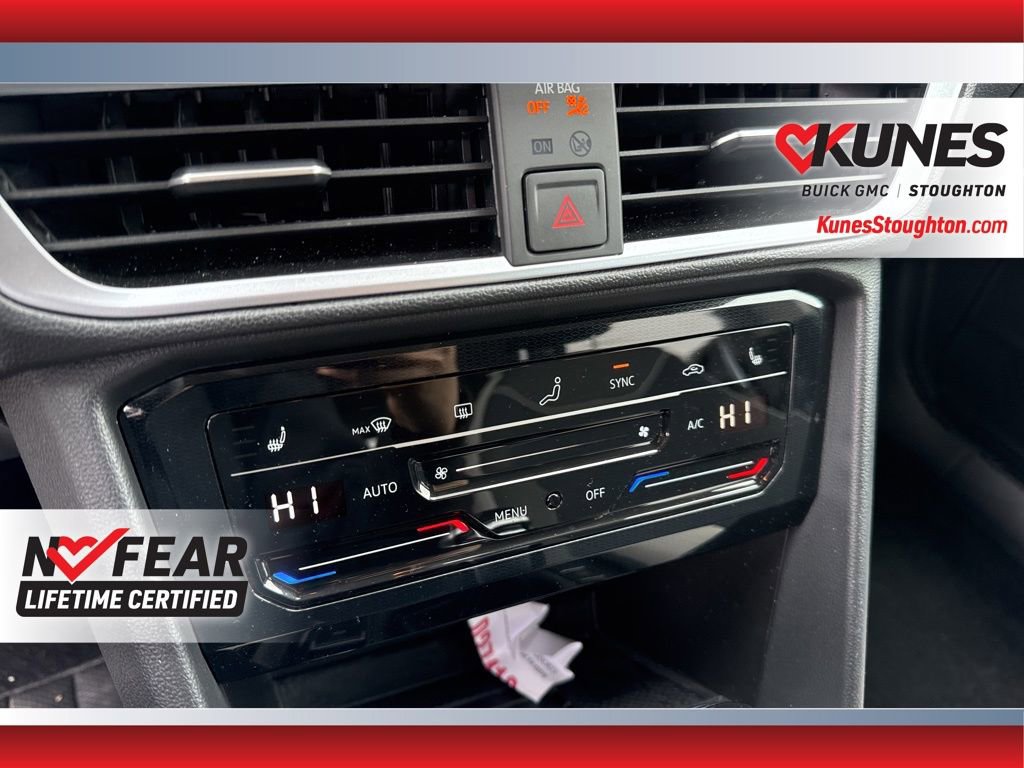 Used 2025 Volkswagen Taos SE image 26
