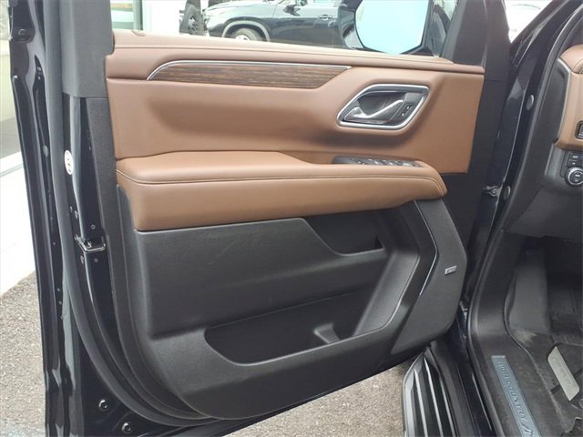 Used 2024 Chevrolet Suburban High Country w/ Advanced Technology Package image 10